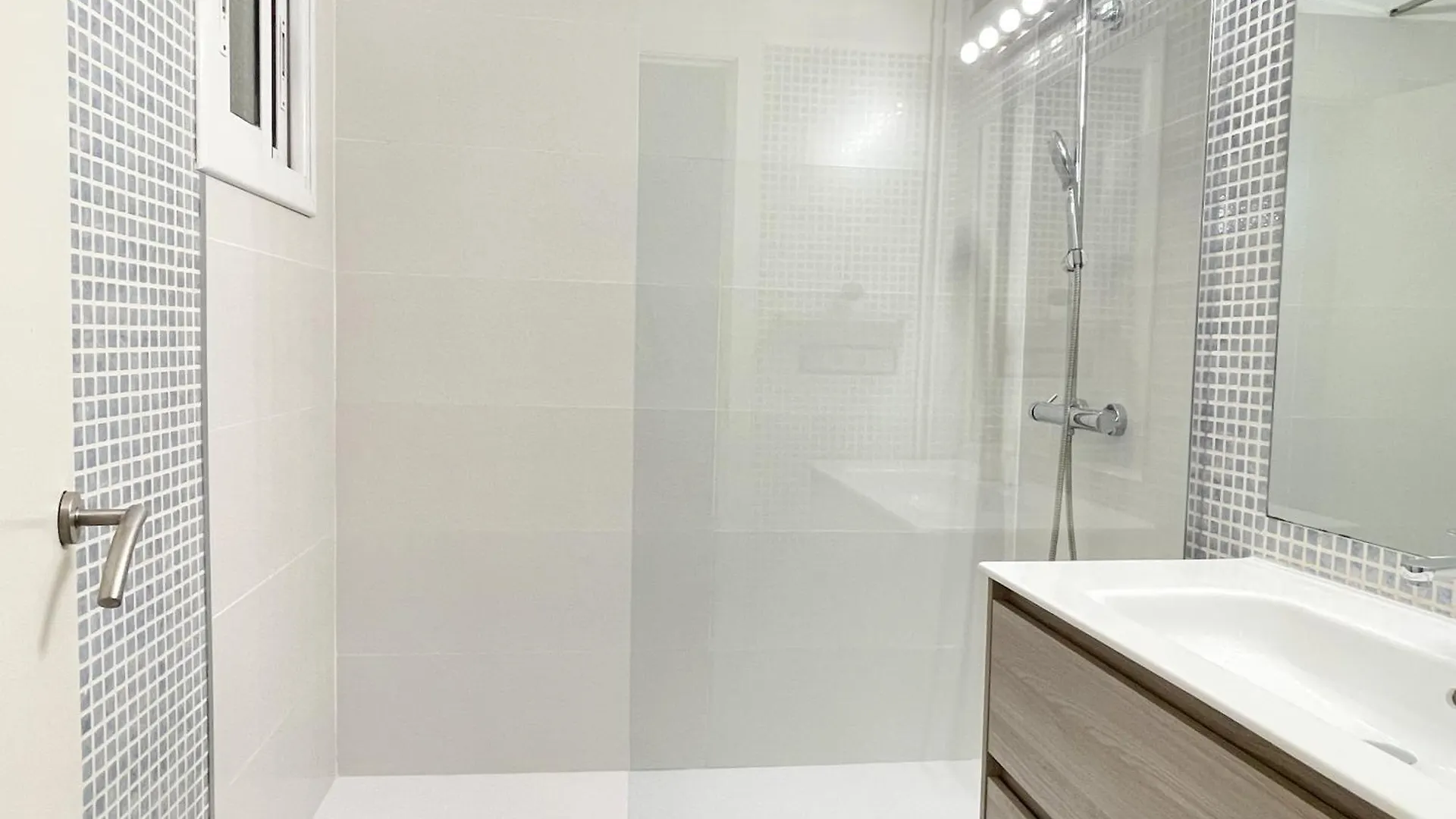 شقة Duplex In Gracia برشلونة 0*,  إسبانيا